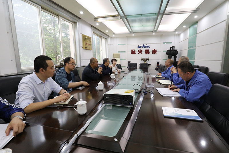 蘭州銀行金融租賃公司領(lǐng)導(dǎo)考察星火機(jī)床 蘭州銀行金融租賃公司領(lǐng)導(dǎo)考察星火機(jī)床