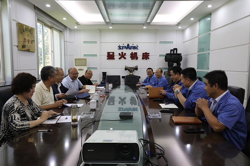 府院聯(lián)動(dòng)  服務(wù)企業(yè) 府院聯(lián)動(dòng)  服務(wù)企業(yè)