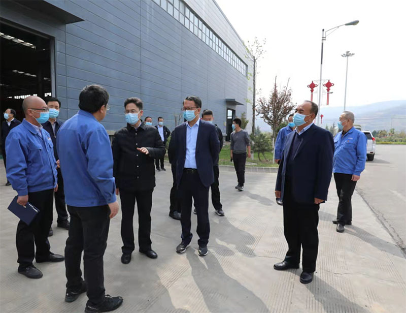 市長王國先一行調(diào)研星火機床公司復工復產(chǎn)工作 市長王國先一行調(diào)研星火機床公司復工復產(chǎn)工作