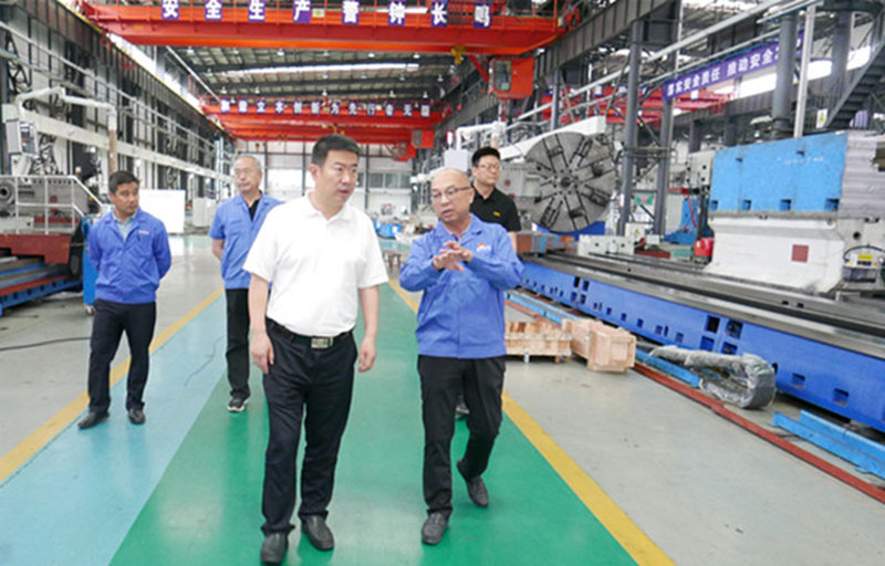 市工信局局長陳海龍來星火機(jī)床公司調(diào)研 市工信局局長陳海龍來星火機(jī)床公司調(diào)研