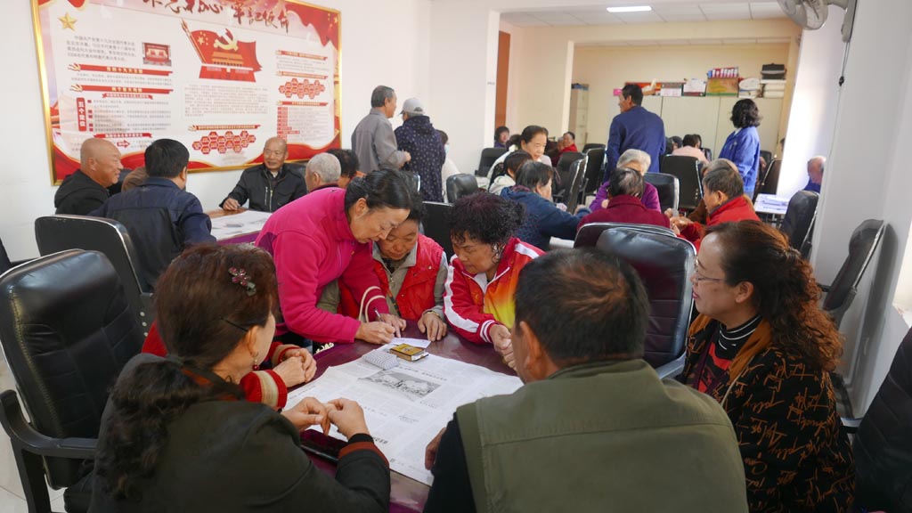 心系退休職工  情暖九九重陽，星火機床公司開展退休職工歡度重陽節(jié)撲克牌比賽活動