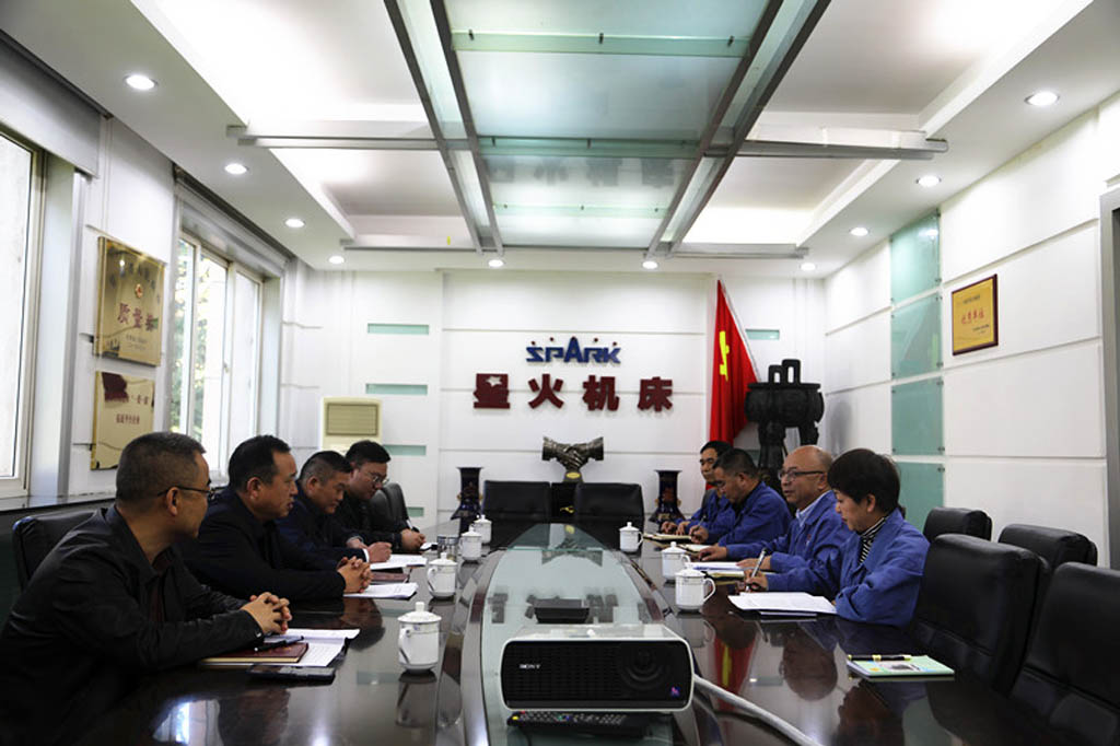 市總工會黨組書記、常務副主席秦福才一行到星火公司開展專題調(diào)研