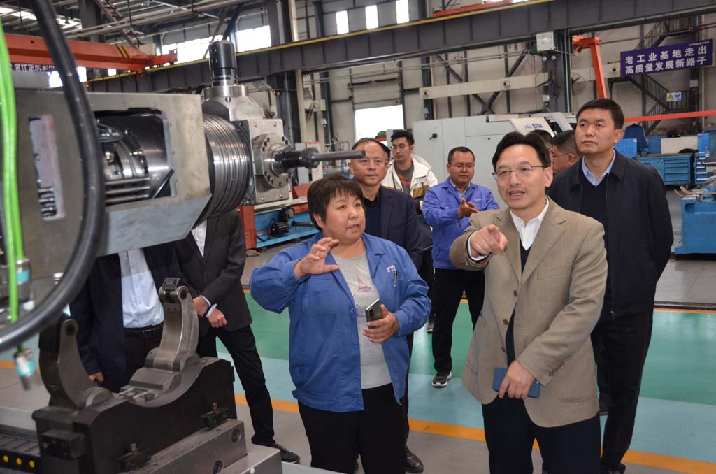 甘肅省通信管理局領(lǐng)導來星火機床公司調(diào)研