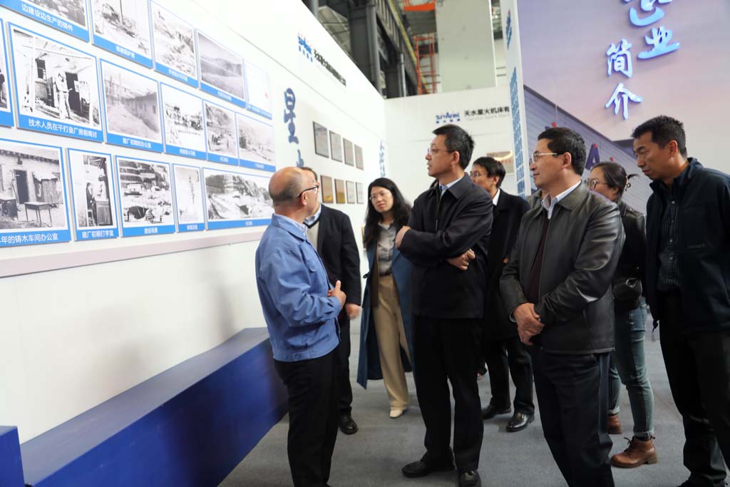 省委黨校專家教授一行來星火機床公司參觀考察