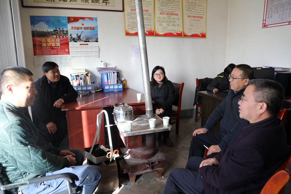 暖冬行動  真情暖心  星火公司走進鄉(xiāng)村振興聯系點開展慰問活動