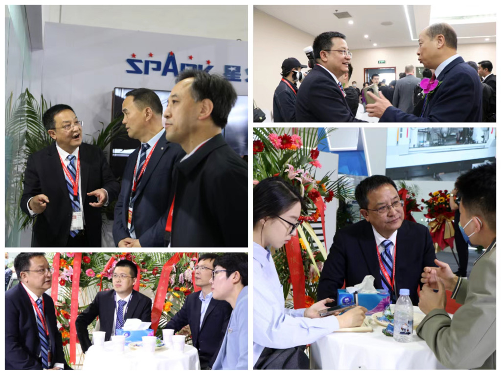 北京國際機床展第一天  星火機床展品備受關(guān)注 北京國際機床展第一天  星火機床展品備受關(guān)注