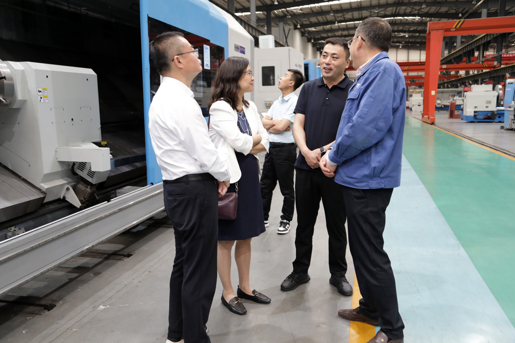 探尋合作契機 共謀跨越發(fā)展 光大銀行、中科中藍、中國通用技術(shù)集團等企業(yè)領(lǐng)導組成的考察組考察星火公司