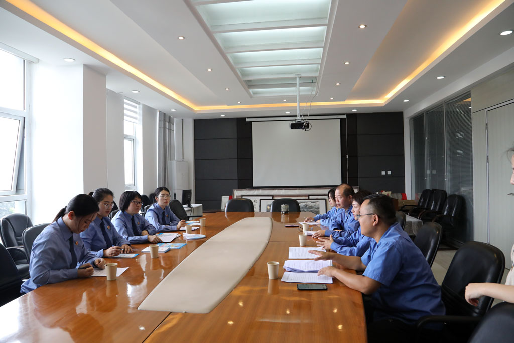 天水市人民檢察院楊芳一行來星火機床集團(tuán)公司開展送法進(jìn)企業(yè)活動