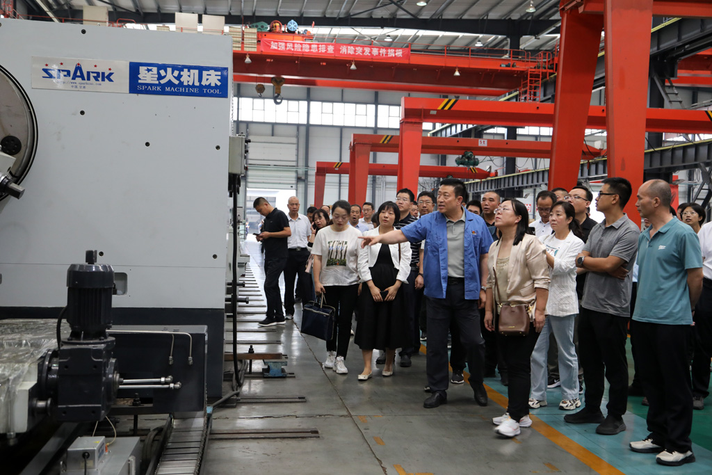 中共天水市委黨?？h級、中青年干部培訓(xùn)班學(xué)員來星火公司參觀