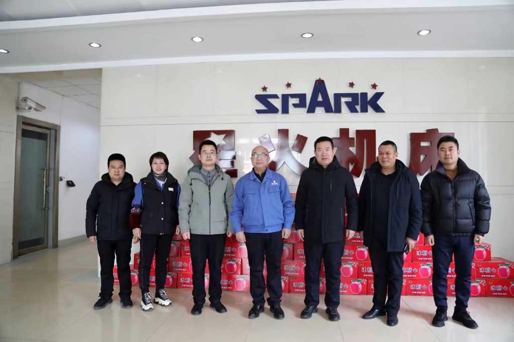 經(jīng)開區(qū)來星火機(jī)床公司開展慰問活動(dòng) 經(jīng)開區(qū)來星火機(jī)床公司開展慰問活動(dòng)