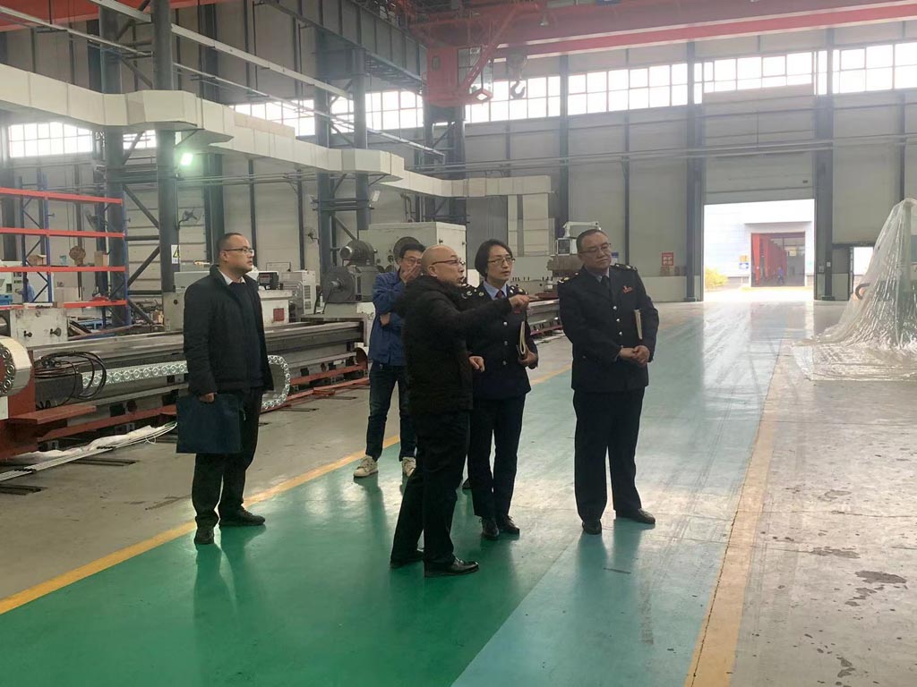 天水市經(jīng)開區(qū)稅務(wù)分局副局長張曉梅到星火公司調(diào)研 天水市經(jīng)開區(qū)稅務(wù)分局副局長張曉梅到星火公司調(diào)研