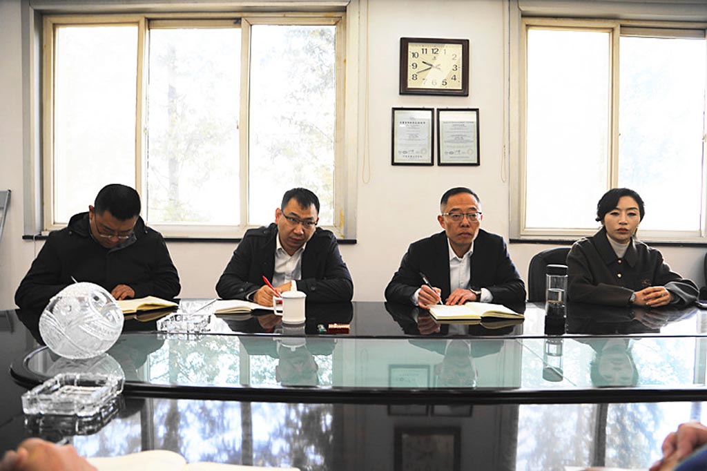 甘肅銀行天水分行副行長胡偉一行到星火機床公司調(diào)研 甘肅銀行天水分行副行長胡偉一行到星火機床公司調(diào)研