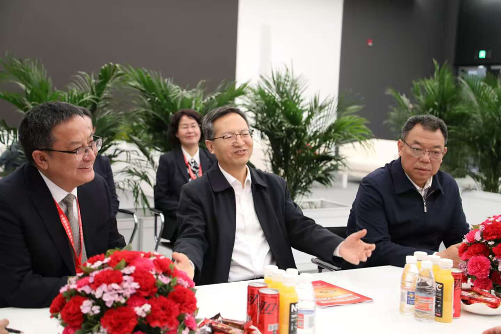 甘肅國投集團(tuán)董事長成廣平與中國機(jī)床工具工業(yè)協(xié)會(huì)會(huì)長毛予鋒座談交流